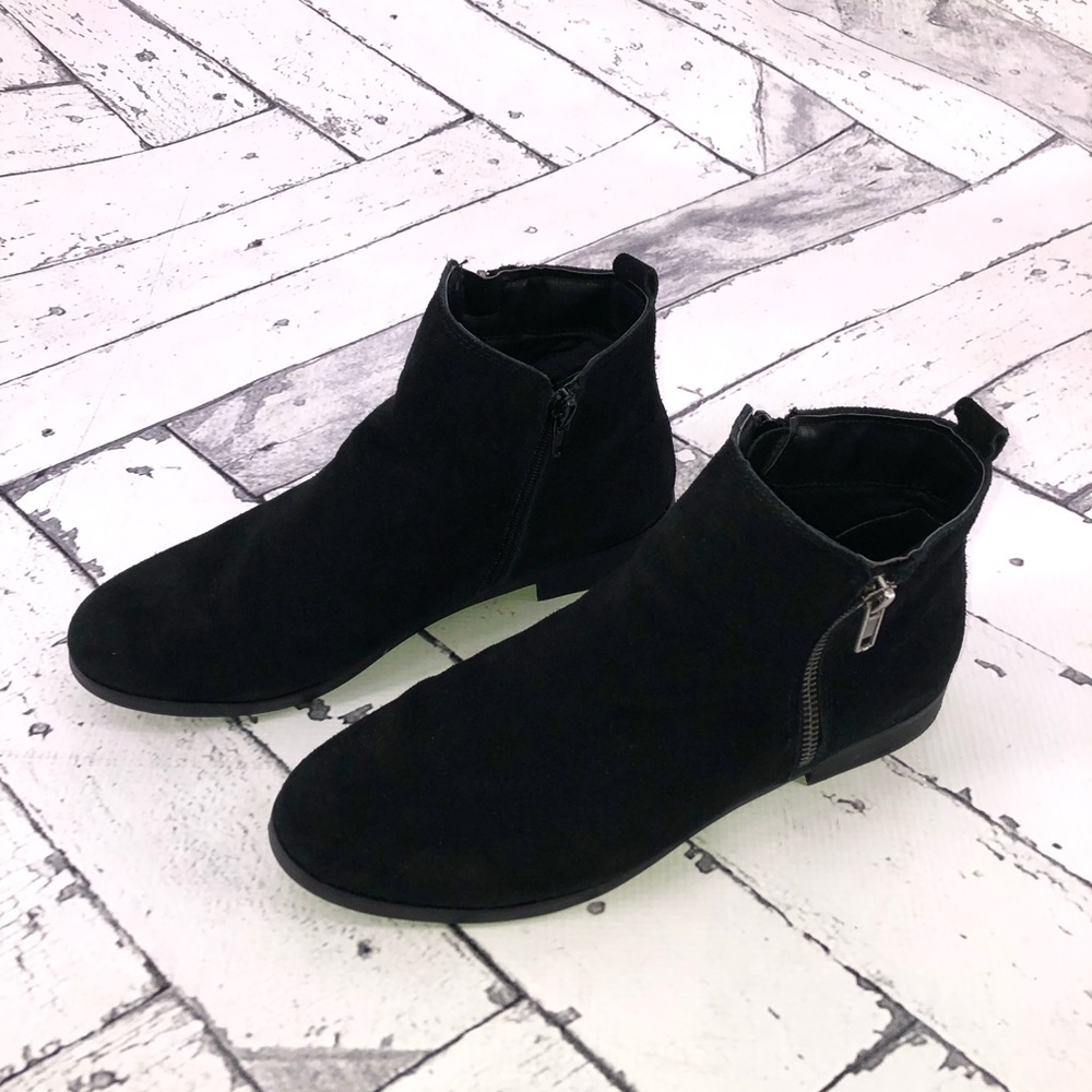 Steve Madden Reyyna Suede Zip Black Booties